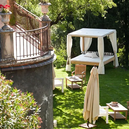 Ξενοδοχείο Monaci Delle Terre Nere 5*