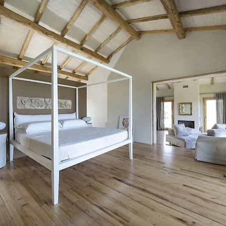 Отель Monaci Delle Terre Nere