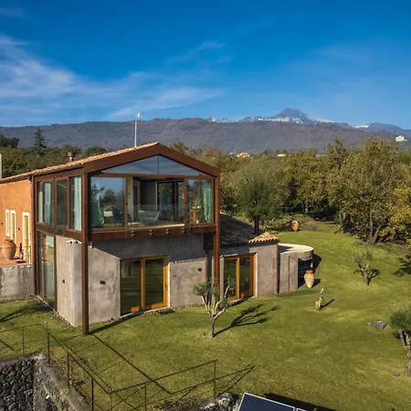 Monaci Delle Terre Nere Szálloda 5*