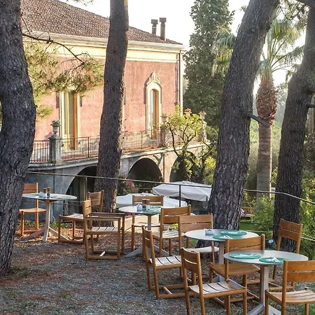 Отель Monaci Delle Terre Nere 5*